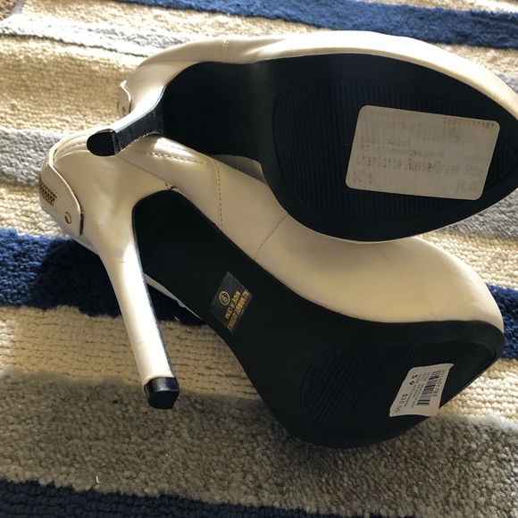 Heels - Picture 4 of 4